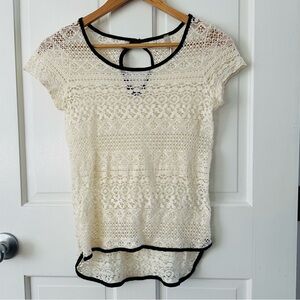 Paper Crane Cream Crochet Lace Short Sleeve Top Black Trim Size XS/S
